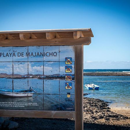 Cabin In Front Of Idyllic Majanicho Beach Exterior foto