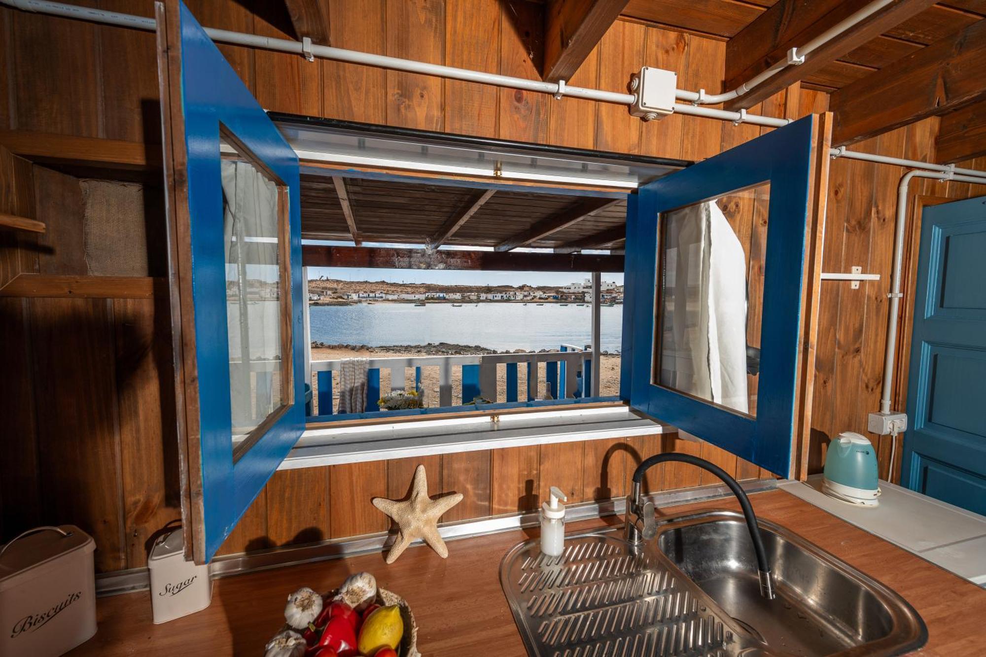 Cabin In Front Of Idyllic Majanicho Beach Exterior foto