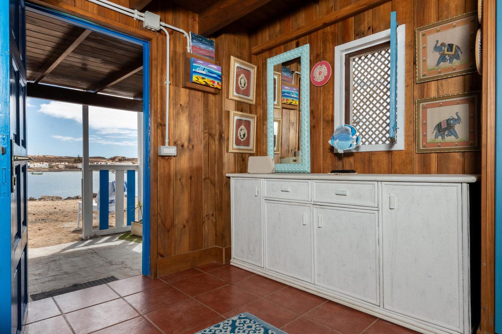 Cabin In Front Of Idyllic Majanicho Beach Exterior foto