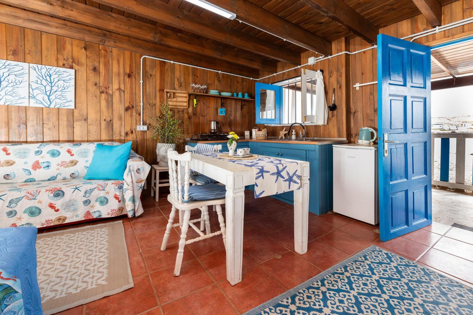 Cabin In Front Of Idyllic Majanicho Beach Exterior foto